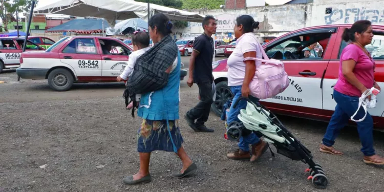 Foto: Adrián Gaytán // En la vía pública se ha “normalizado” el acoso impune contra las mujeres.
