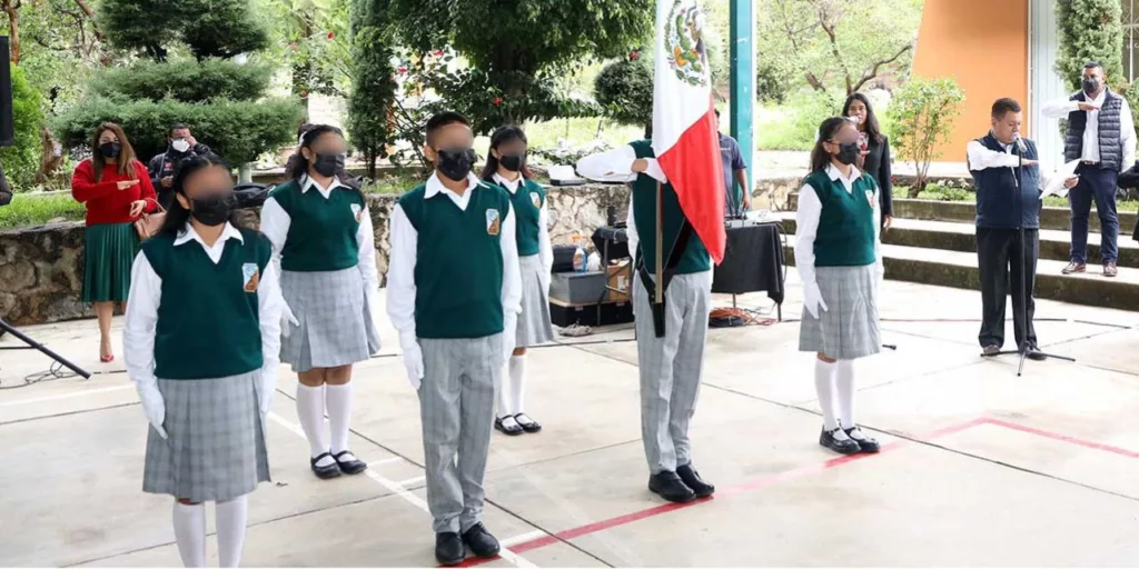 ¿Fin al mérito escolar? La SEP elimina el promedio para elegir la escolta y divide opiniones