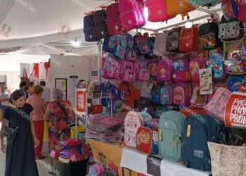 Foto: Lisbeth Mejía // Feria de Regreso a clases en el Paseo Juárez El Llano.