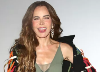 Golpe legal a favor de Gloria Trevi: IMPI retira del mercado el libro “Todo a la Luz” y aplica multa millonaria