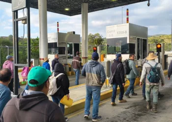 Termina plazo a Capufe; pobladores de Huitzo protestan en caseta de cobro