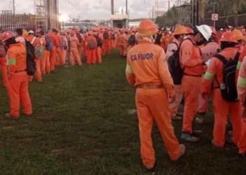 Trabajadores de ICA Fluor ponen el dedo en la llaga: denuncian carencias y reclamos por salarios en salina cruz