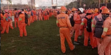 Trabajadores de ICA Fluor ponen el dedo en la llaga: denuncian carencias y reclamos por salarios en Salina Cruz