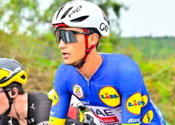 Isaac del Toro pelea el liderato y firma el segundo lugar en la Etapa 1 de la Vuelta a Alemania 2026