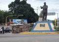 La camioneta quedó volcada sobre el camellón de la rotonda del general Lázaro Cárdenas.