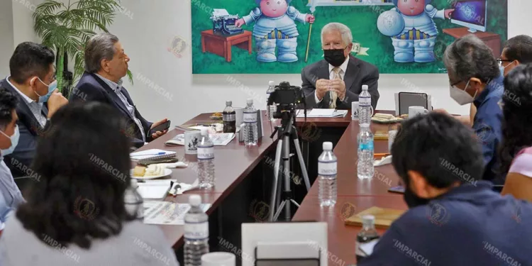 Foto: Archivo El Imparcial // La visita del maestro Modesto Seara Vásquez a EL IMPARCIAL, en julio de 2022.