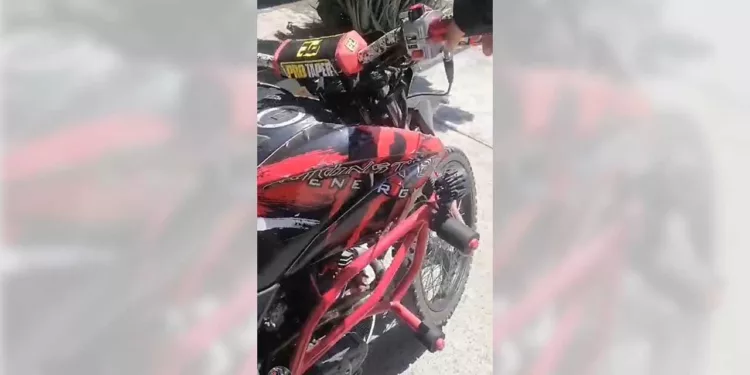 La moto Itálika DM200 fue robada mientras estaba estacionada en la calle Jiménez.