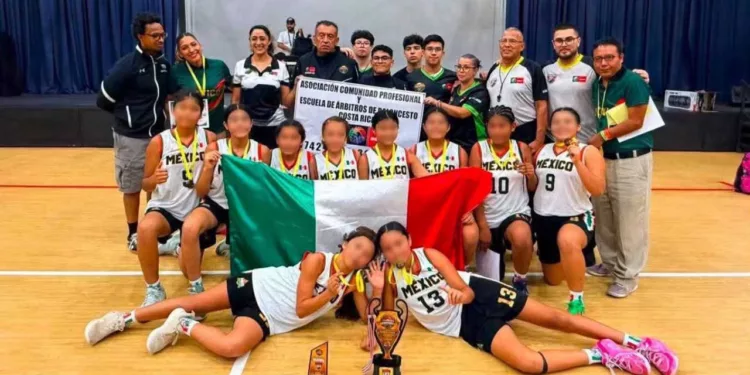 La selección nacional femenil de minibasquetbol se corona en San José, Costa Rica. Dos de sus integrantes son de Huajuapan de León: Grecia Valeria Ruíz Mendoza y Regina Carrizosa Ortíz.