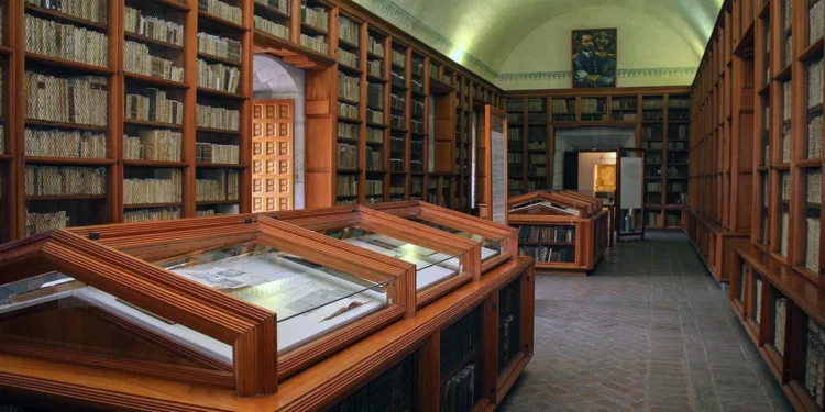 La Biblioteca Fray Francisco de Burgoa resguarda un importante acervo de libros antiguos que da cuenta de la tradición intelectual y evangelizadora en Oaxaca.