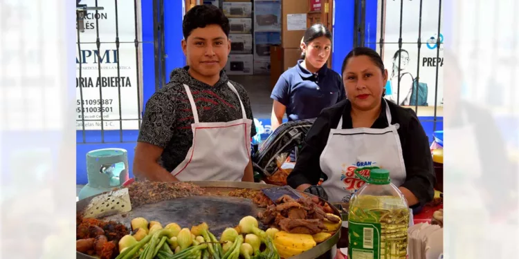 La Feria del Taco reunió a taqueros y cocineras tradicionales, quienes ofrecieron diversos platillos.