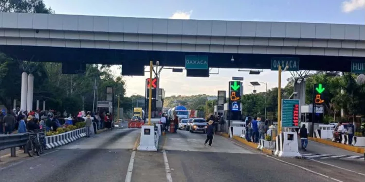 La autopista Oaxaca-Cuacnopalan concentra parte importante del flujo vehicular hacia la capital oaxaqueña.