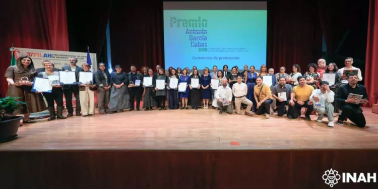 La ceremonia de entrega del Premio Antonio García Cubas se realizó este 13 de agosto como preludio de la 37 FILAH.