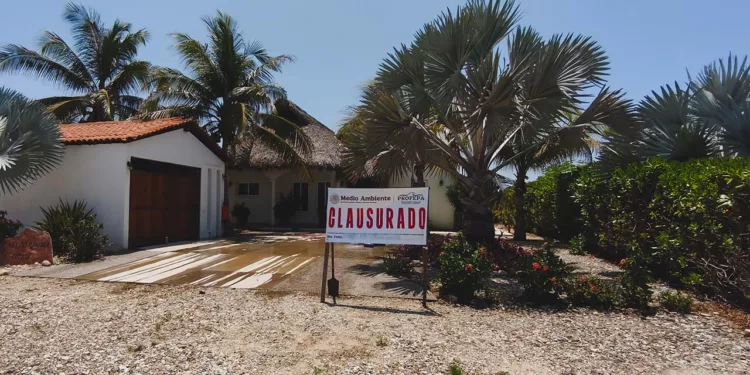 Foto: Profepa // La obra de un hotel dañó el ecosistema de dunas en dos diferentes puntos de la costa de Oaxaca; Profepa actuó y clausuró las construcciones.