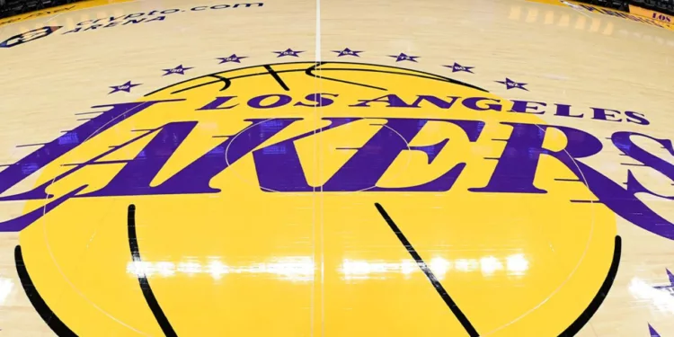 ¡Venta récord en la NBA! Venden a Los Angeles Lakers por 12 mil millones de dólares