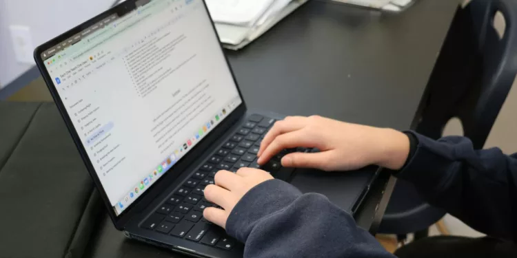 ¿Cómo elegir la laptop ideal para la universidad en este regreso a clases 2026?