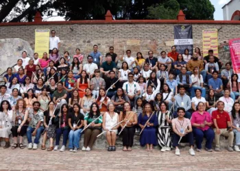 Las actividades concluyeron con la fotografía oficial en la que participaron alumnos, maestros, organizadores y patrocinadores.