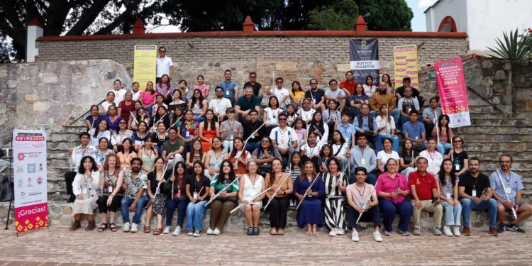Las actividades concluyeron con la fotografía oficial en la que participaron alumnos, maestros, organizadores y patrocinadores.