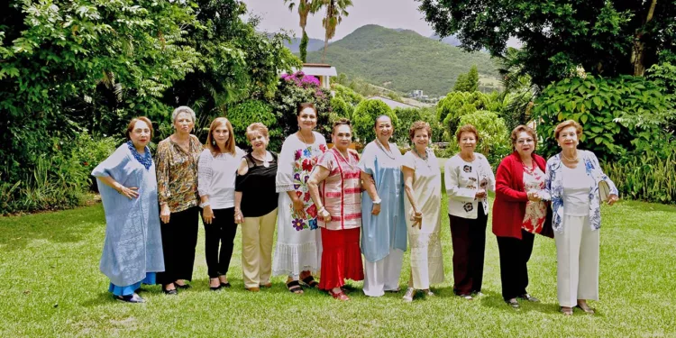 Fotos: Rubén Morales // Las amigas se dieron cita para celebrar junto a Soledad Álvarez esta fecha especial.