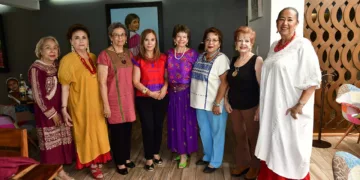 Foto: Rubén Morales // Las asistentes degustaron diversos platillos del menú del lugar al tiempo que apreciaban las presentaciones de la Guelaguetza.