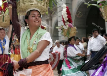 Foto: Archivo El Imparcial // Las calendas siguen recorriendo calles y barrios de Oaxaca como símbolo de tradición, pertenencia y continuidad cultural.