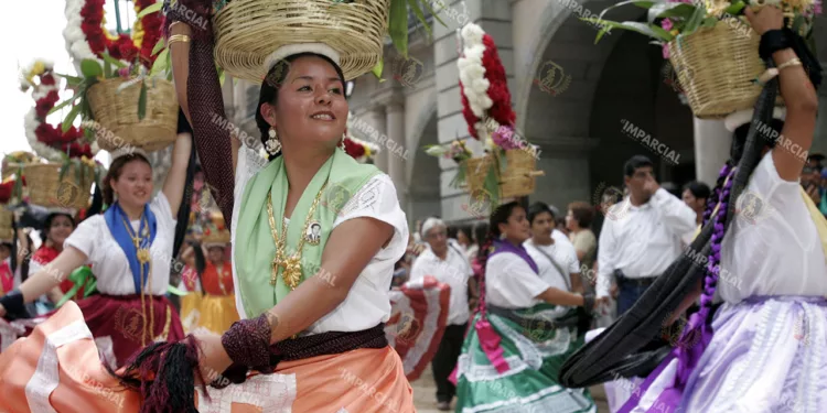 Foto: Archivo El Imparcial // Las calendas siguen recorriendo calles y barrios de Oaxaca como símbolo de tradición, pertenencia y continuidad cultural.