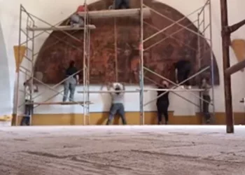 Las dos pinturas de gran formato forman parte de la memoria cultural de la comunidad.