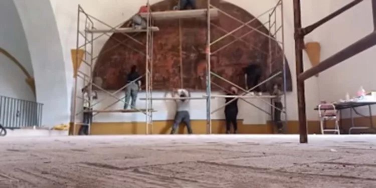 Las dos pinturas de gran formato forman parte de la memoria cultural de la comunidad.