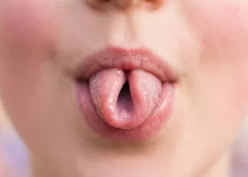 ¿Doblar la lengua en “taquito” te hace más inteligente? Lo que dice la ciencia sobre este mito