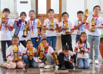 Los estudiantes demostraron sus habilidades y conocimientos en matemáticas ante más de mil niños de 40 países.