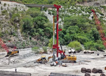 Foto: SICT // Los trabajos en el viaducto que sustituirá al puente El Tornillo para reabrir la supercarretera Mitla-Tehuantepec.
