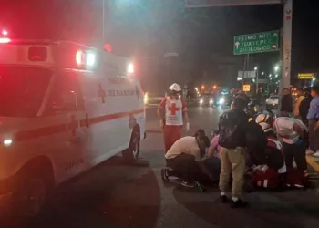 Los percances movilizaron a los cuerpos de rescate en vialidades de alta velocidad, confirmando el repunte de siniestros automovilísticos durante las últimas horas