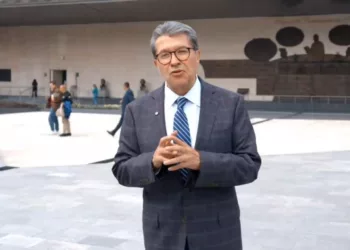 ¡Fuego cruzado en Morena! Monreal exige poner freno a las descalificaciones o habrá fractura