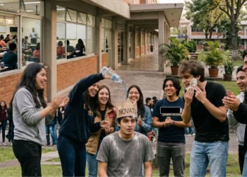 ¡Ni de broma! La SEP veta las “novatadas” en escuelas y amenaza con denuncias ante la CNDH