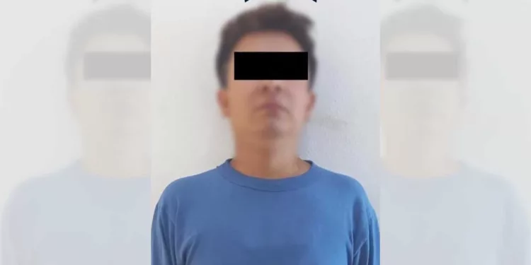 Policías municipales detuvieron a un hombre señalado por una presunta agresión contra una mujer.