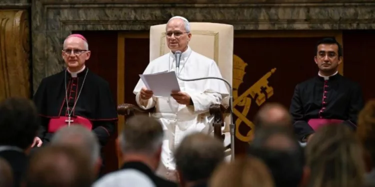 El Papa León XIV alerta sobre los riesgos de la IA y pide leyes para proteger la dignidad humana