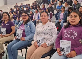Personal docente, administrativo y estudiantes participaron en una jornada.