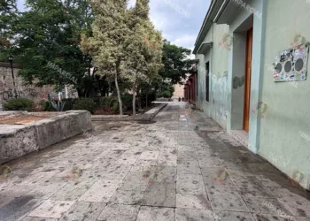 Foto: Adrián Gaytán // La plazuela del Carmen Alto quedó libre de una parte de ambulantes.