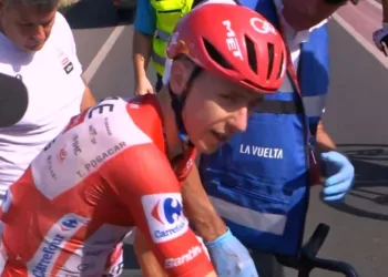VIDEO | Tadej Pogacar sufre fractura cervical y de clavícula tras terrible caída en La Vuelta