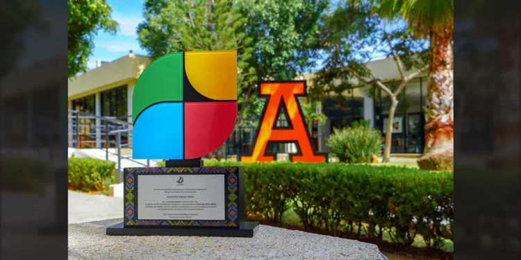 Anáhuac Oaxaca recibe reconocimiento CENEVAL por la excelencia de sus egresados