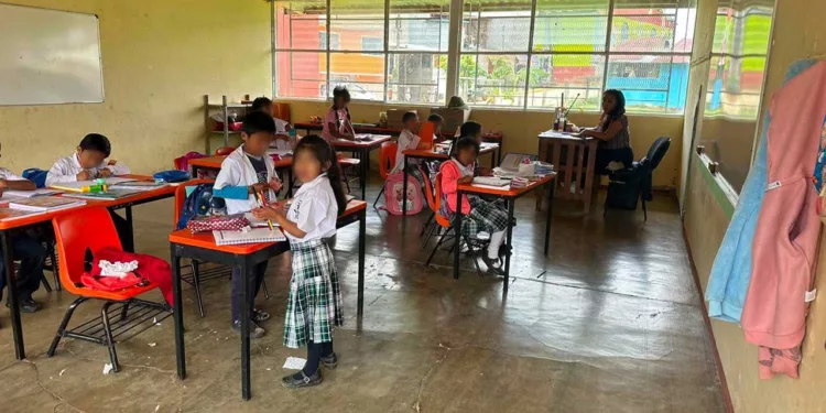Foto: Cencos 22 // Primer día de clases en Putla.
