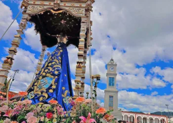 Foto: Marisyta G. Luna // Recorrido de la Virgen de la Asunción por las calles de Tlaxiaco.