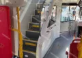Foto: Adrián Gaytán // La escalera de ascenso del BiniBus de dos pisos.