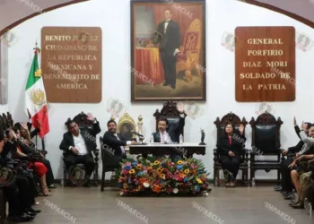 Foto: Adrián Gaytán // Sesión solemne en el cabildo por el Bicentenario de la creación del Instituto de Ciencias y Artes de Oaxaca.