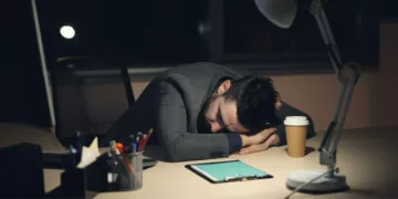 Riesgos del trabajo nocturno: Cómo afecta la salud física y mental el turno de noche