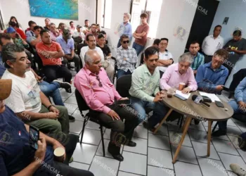 Foto: Adrián Gaytán // Transportistas denuncian incumplimiento de acuerdos por parte de la SICT y el gobierno de Oaxaca.