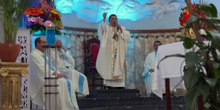 Foto: Arquidiócesis de Antequera Oaxaca // Una de las celebraciones por los dos años como obispo auxiliar de Luis Alfonso Tut Tún se realizó en el templo de Los Pobres.