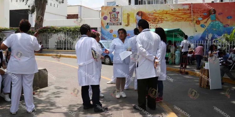 Foto: Archivo El Imparcial // Una de las múltiples protestas de médicos por las carencias en el Aurelio Valdivieso.