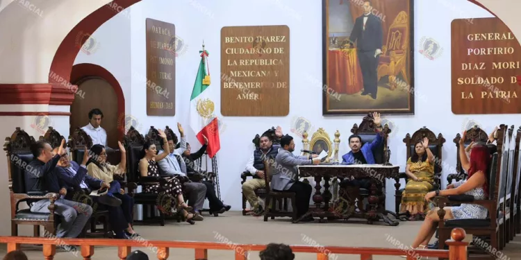 Foto: Adrián Gaytán // Unánime apoyo del cabildo al SOS emitido por el municipio de Oaxaca de Juárez al gobierno estatal.