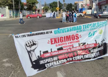 Bloquea UTVCO crucero de estadio de béisbol; policía estatal los repliega