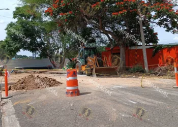 Ante derrumbe, exigen clausurar obra de la plaza Parque Oaxaca; Fibra Danhos dice que la “situación” se debe al estado de las tuberías y por las lluvias